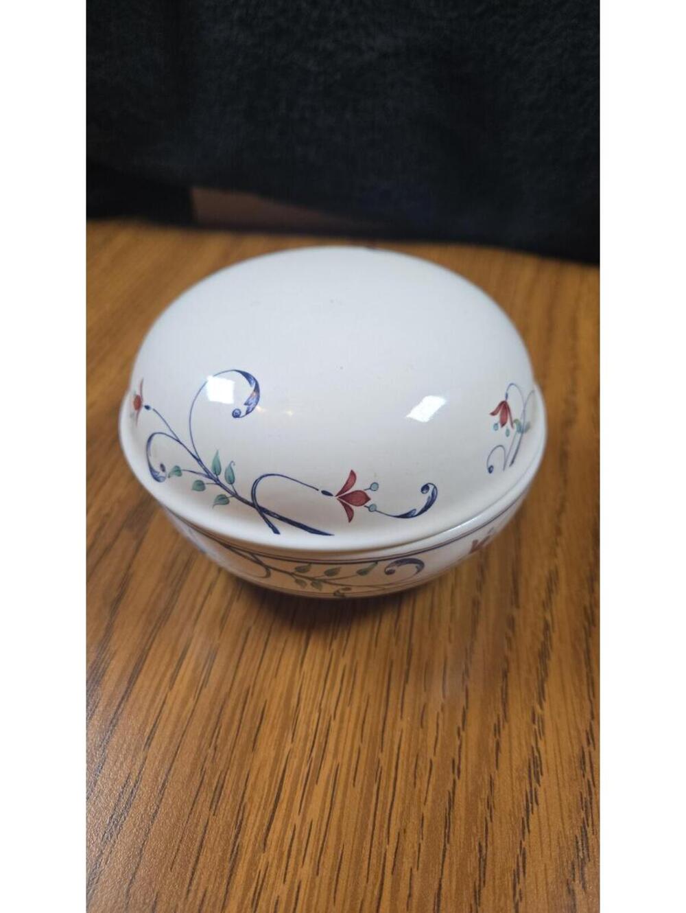 Mikasa Intaglio Annette Covered Bowl, Floral Ceramic Dish CAC 20